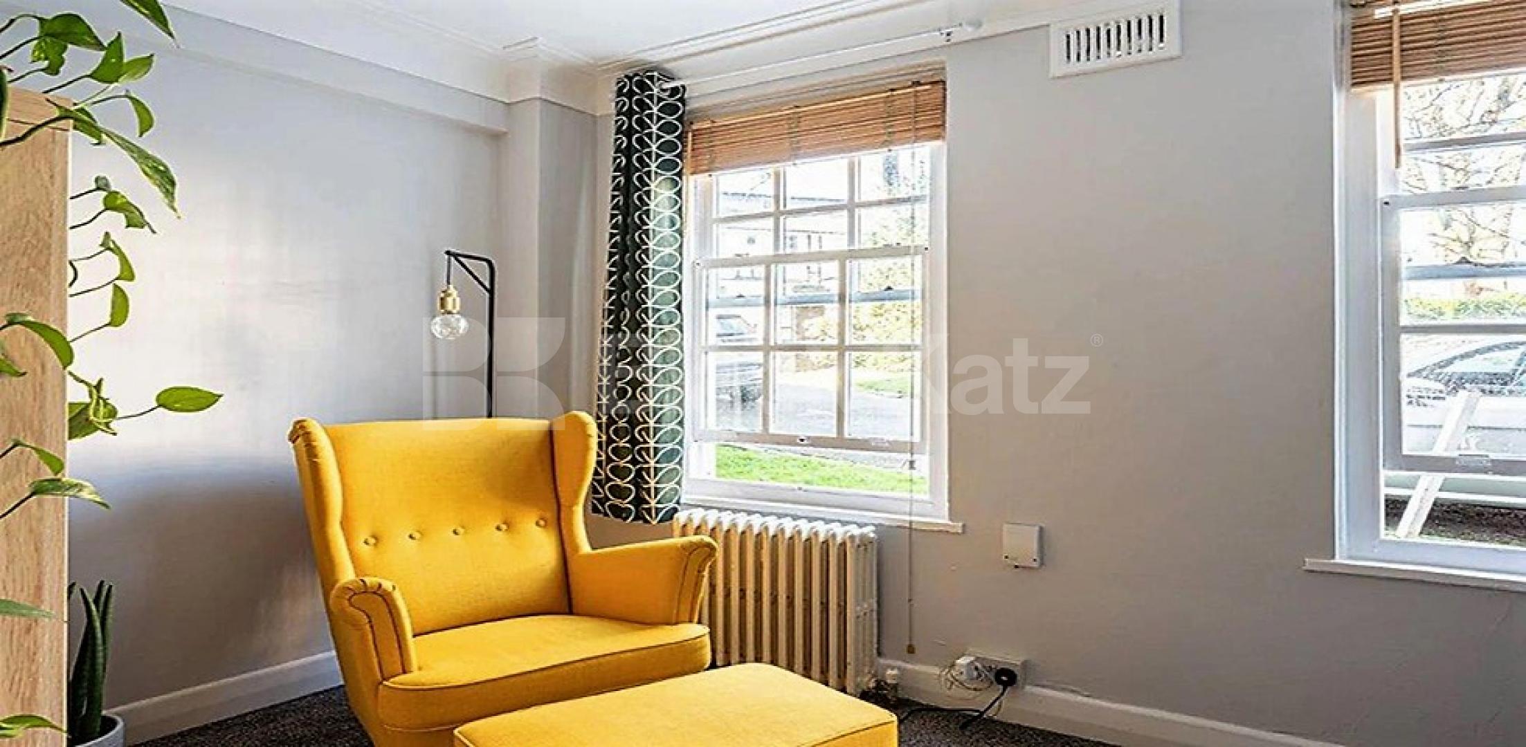 Fantastic studio within portered building minutes to Tube, Shops & Heath      Eton College Road, Hampstead - Belsize Park