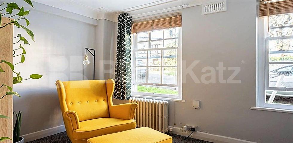 Fantastic studio within portered building minutes to Tube, Shops & Heath      Eton College Road, Hampstead - Belsize Park