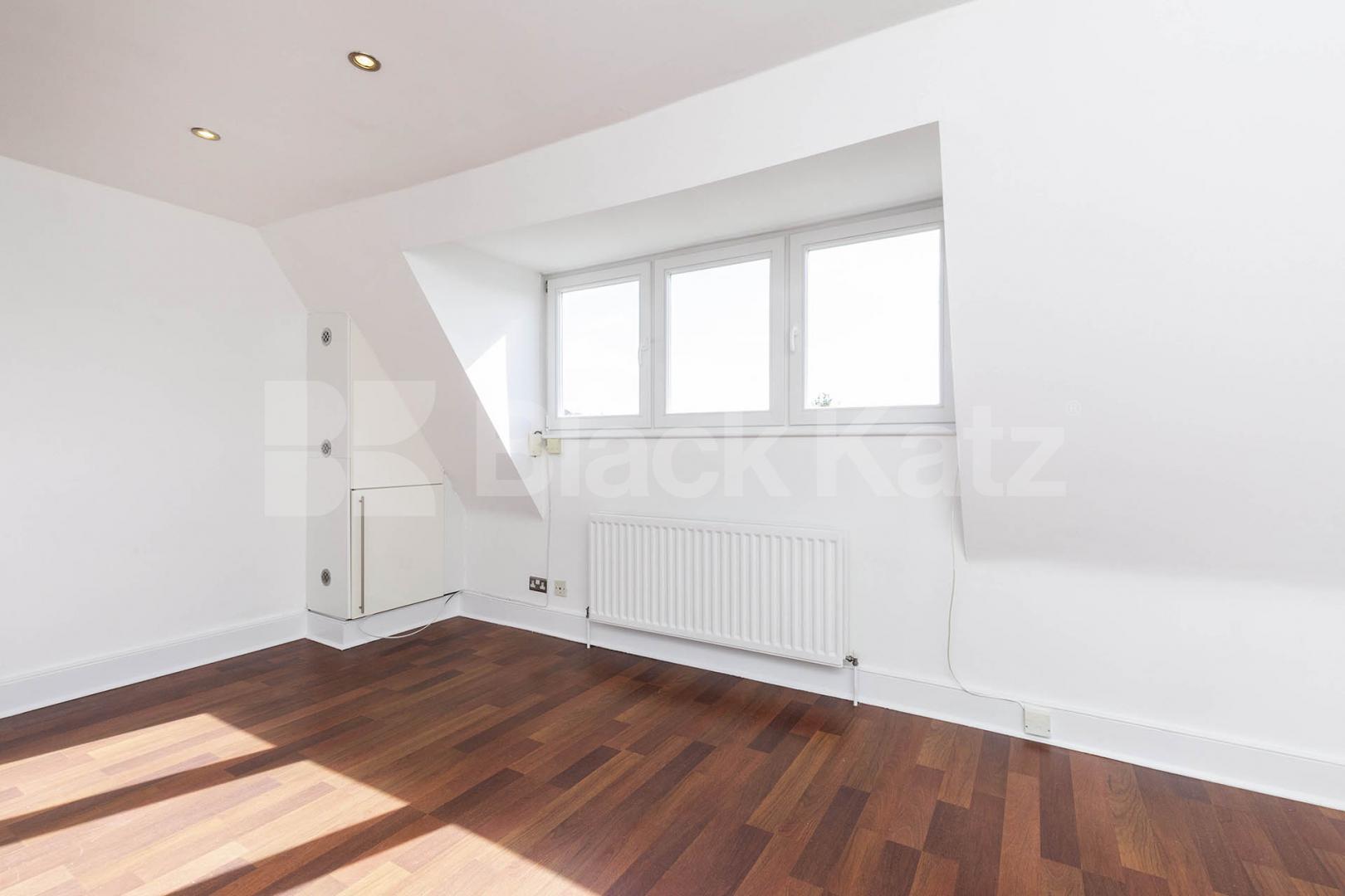 Large split level 3 bedroom in a well maintained conversion in Archway Marlborough Road, Upper Holloway 