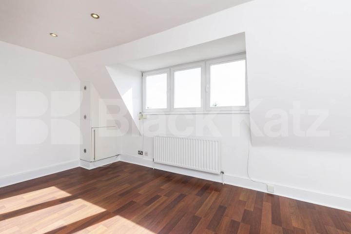 Large split level 3 bedroom in a well maintained conversion in Archway Marlborough Road, Upper Holloway 