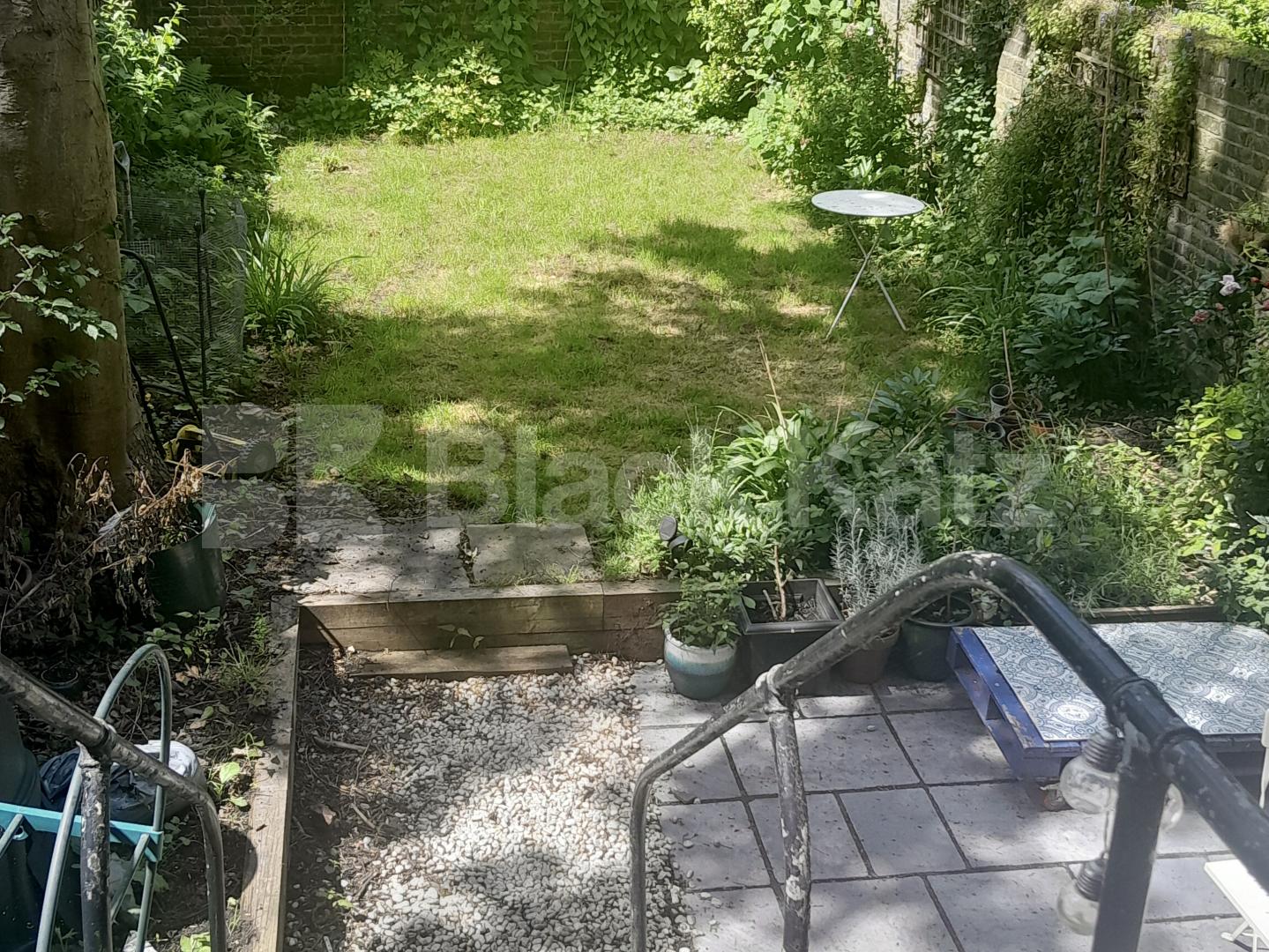 Spacious studio within a period house and access to garden  Oakley Square, Camden / Regents Park