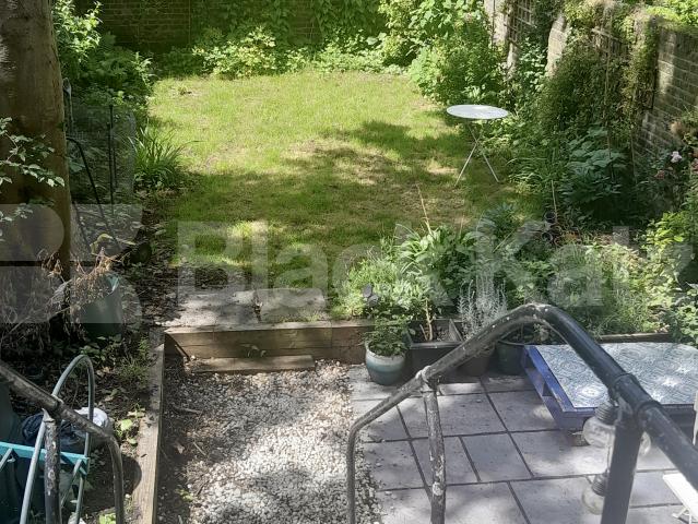 Spacious studio within a period house and access to garden  Oakley Square, Camden / Regents Park