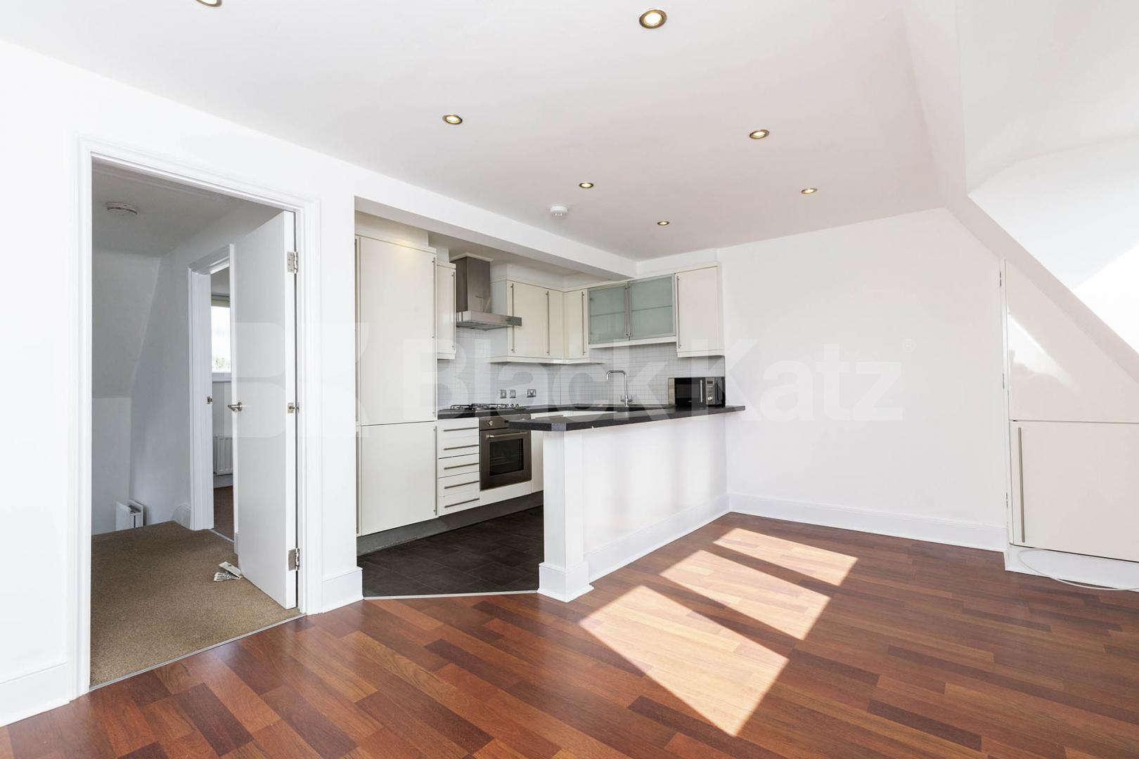 Large split level 3 bedroom in a well maintained conversion in Archway Marlborough Road, Upper Holloway 