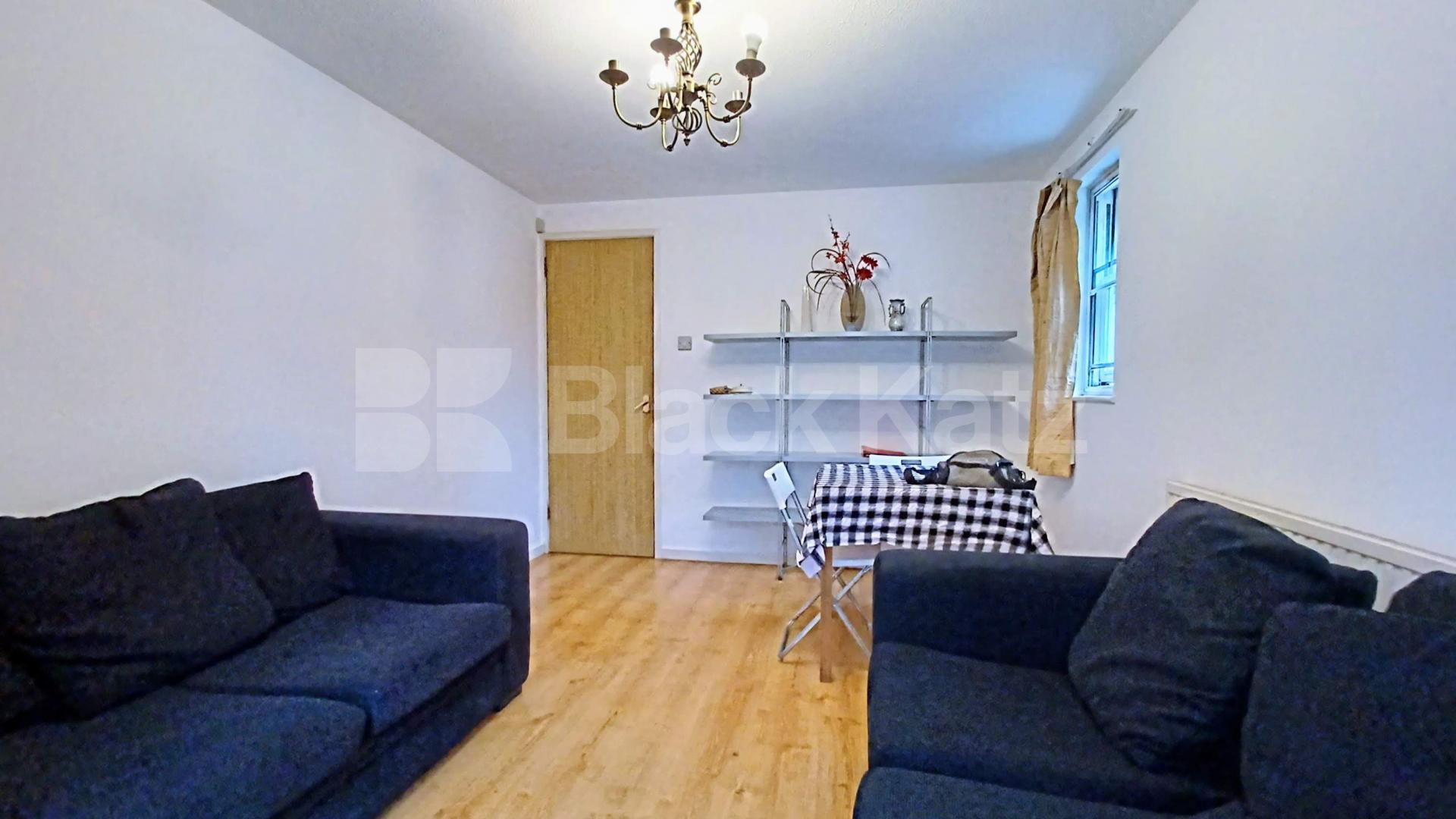 Modern 1 bedroom property within a gated development in Camden Moriatry Close, Holloway