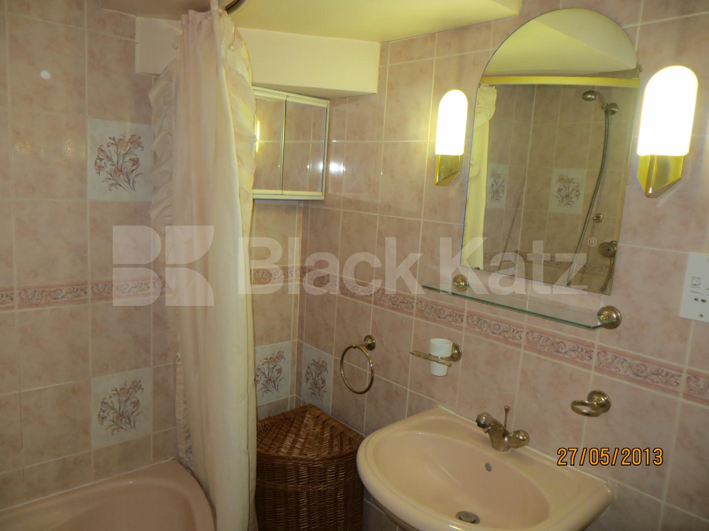 			NEW INSTRUCTION , Studio Apartment, 1 bath, 1 reception Studio			 Emperor's Gate, Gloucester Road