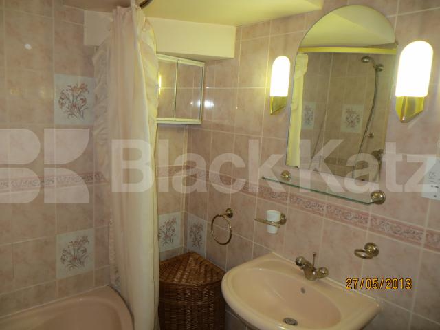 			NEW INSTRUCTION , Studio Apartment, 1 bath, 1 reception Studio			 Emperor's Gate, Gloucester Road