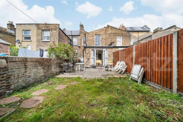 Offering generous accommodation arranged over multiple levels Elthorne Road, Archway