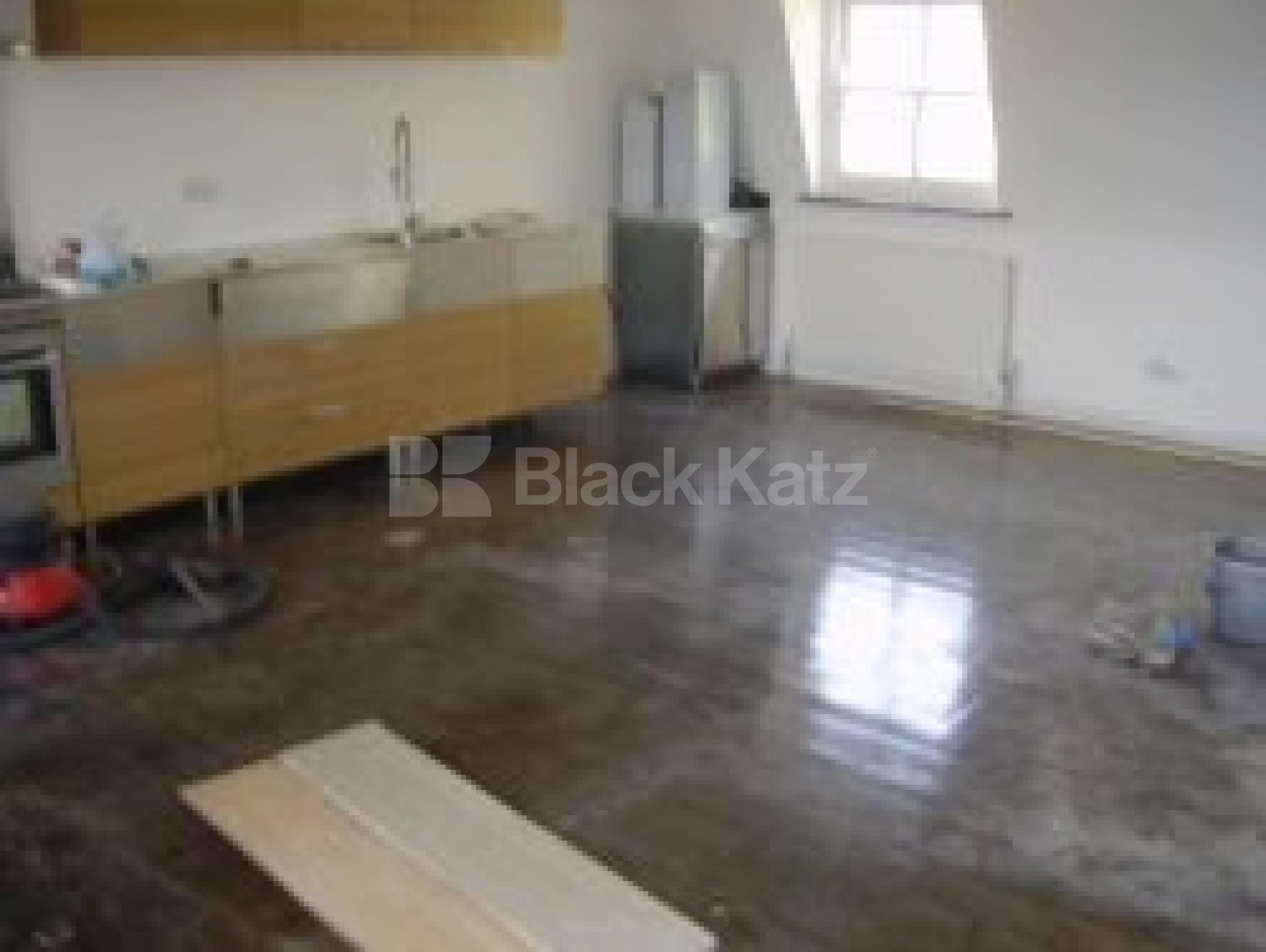 			3 Bedroom, 1 bath, 1 reception Flat			 Exmouth Market, FARRINGDON EC1R EC1R