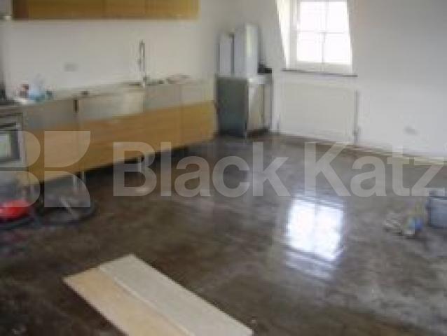 			3 Bedroom, 1 bath, 1 reception Flat			 Exmouth Market, FARRINGDON EC1R