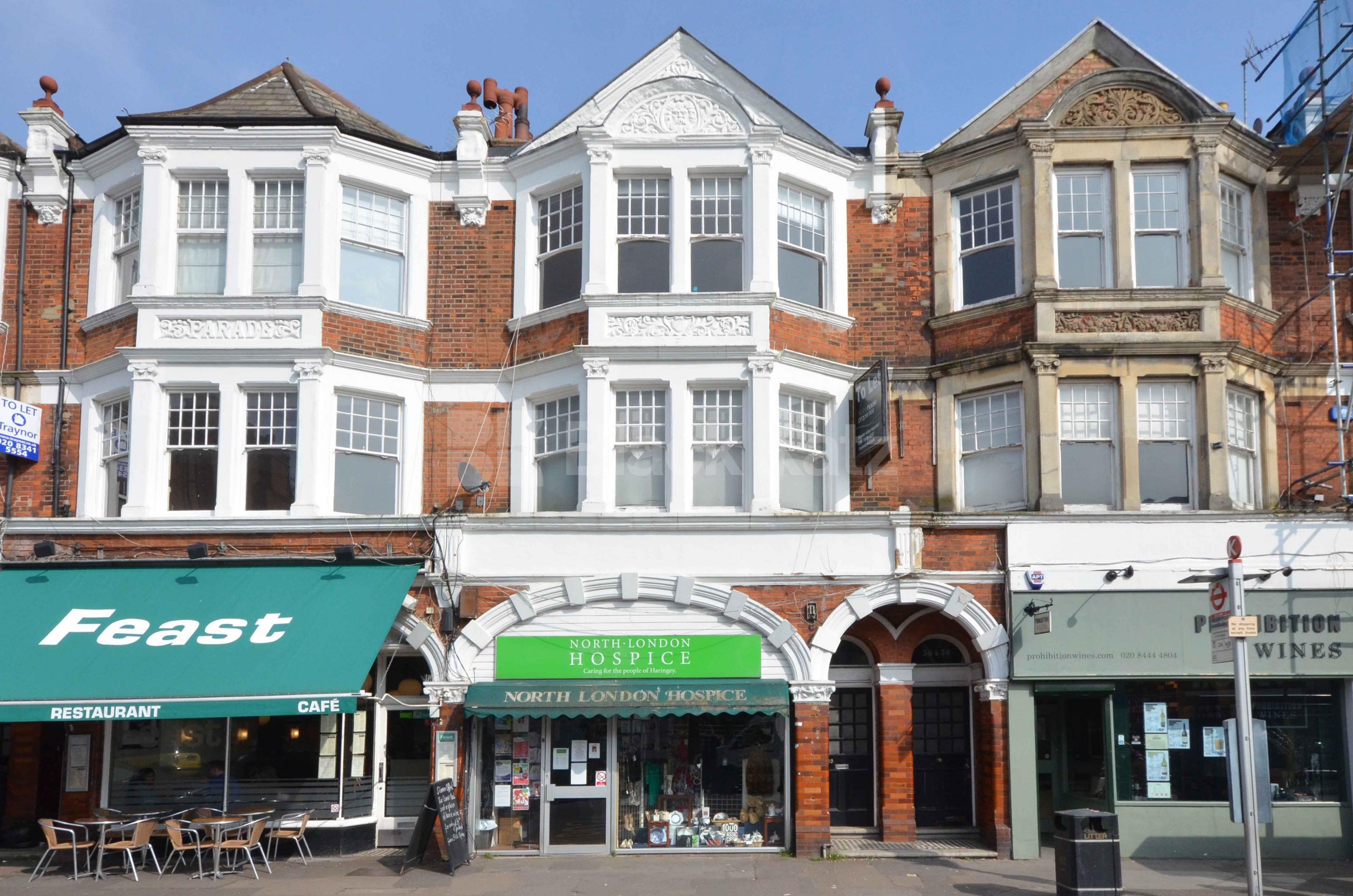 			Large Property !, 2 Bedroom, 1 bath, 1 reception Flat			 Fortis Green Road, Muswell Hill N10