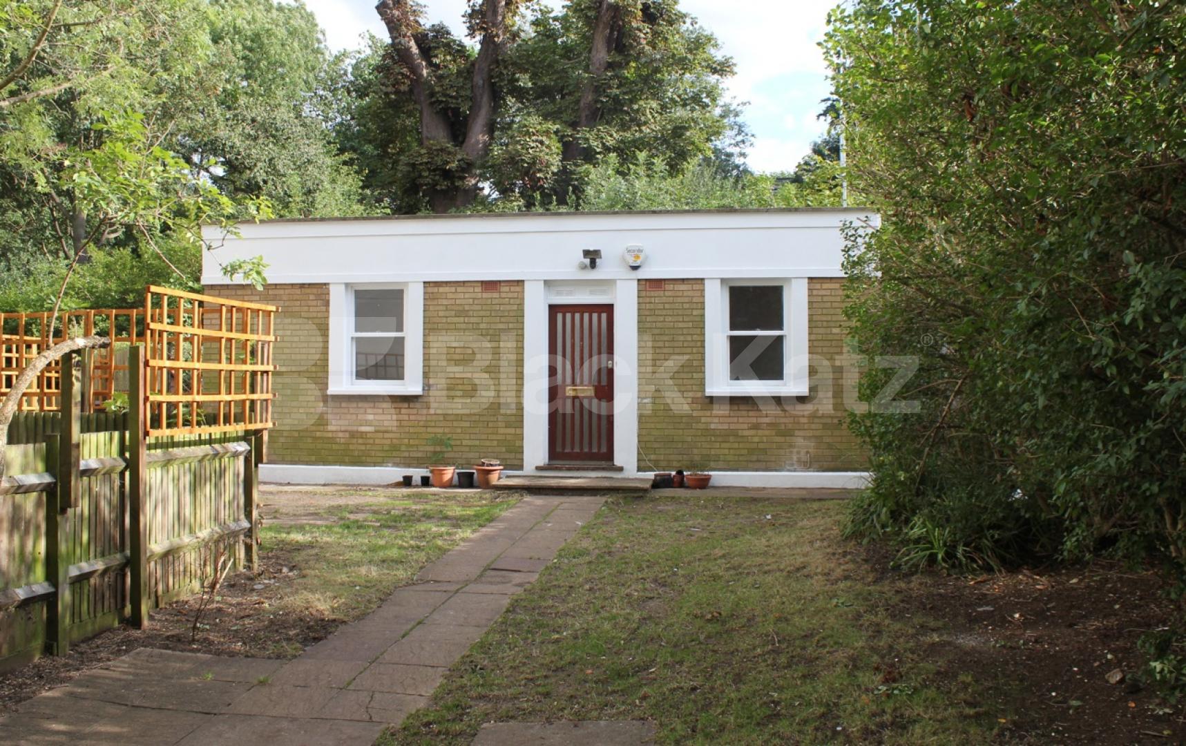			2 Bedroom, 1 bath, 1 reception Bungalow			 Pages Lane, Muswell Hill