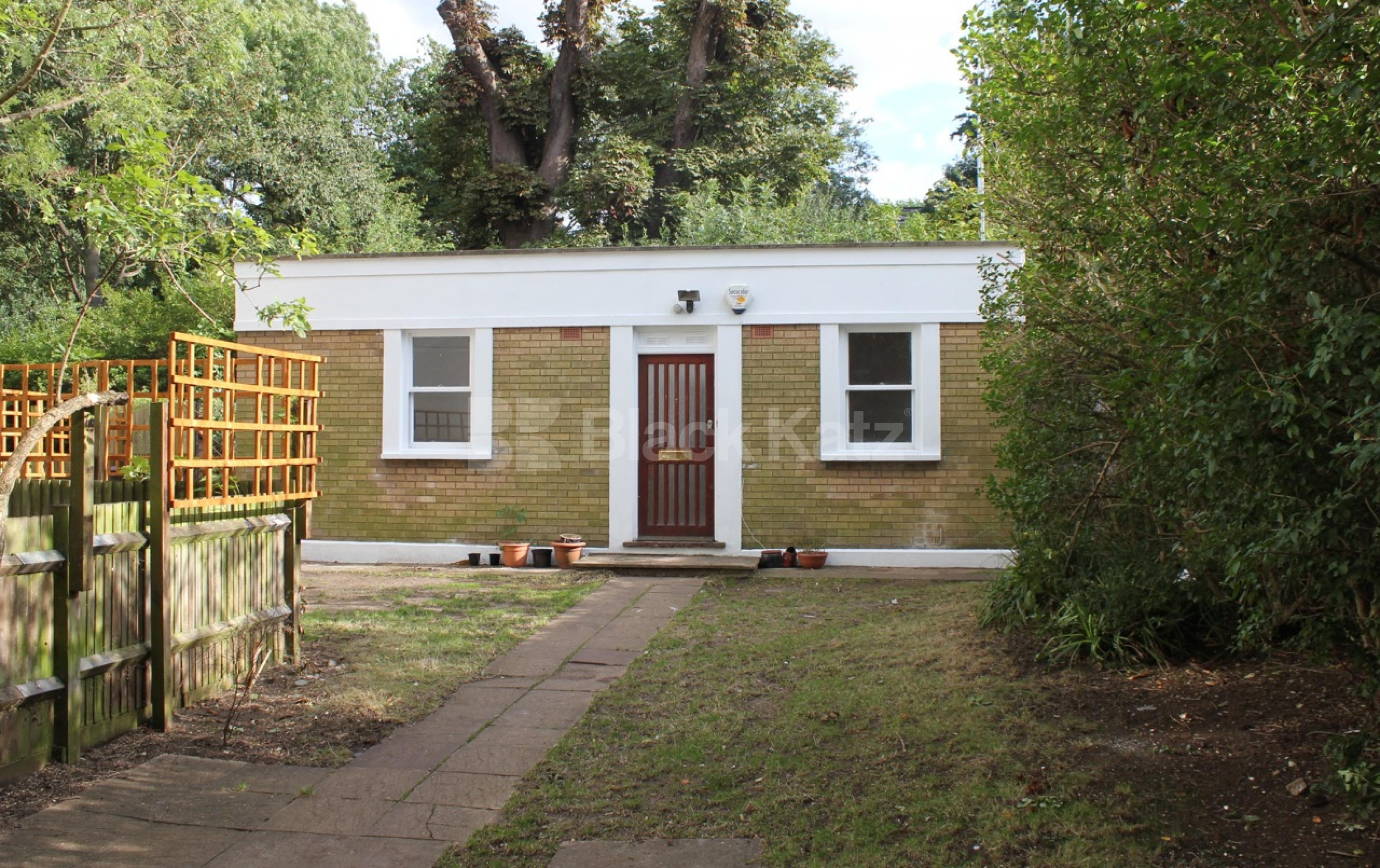 			2 Bedroom, 1 bath, 1 reception Bungalow			 Pages Lane, Muswell Hill N10