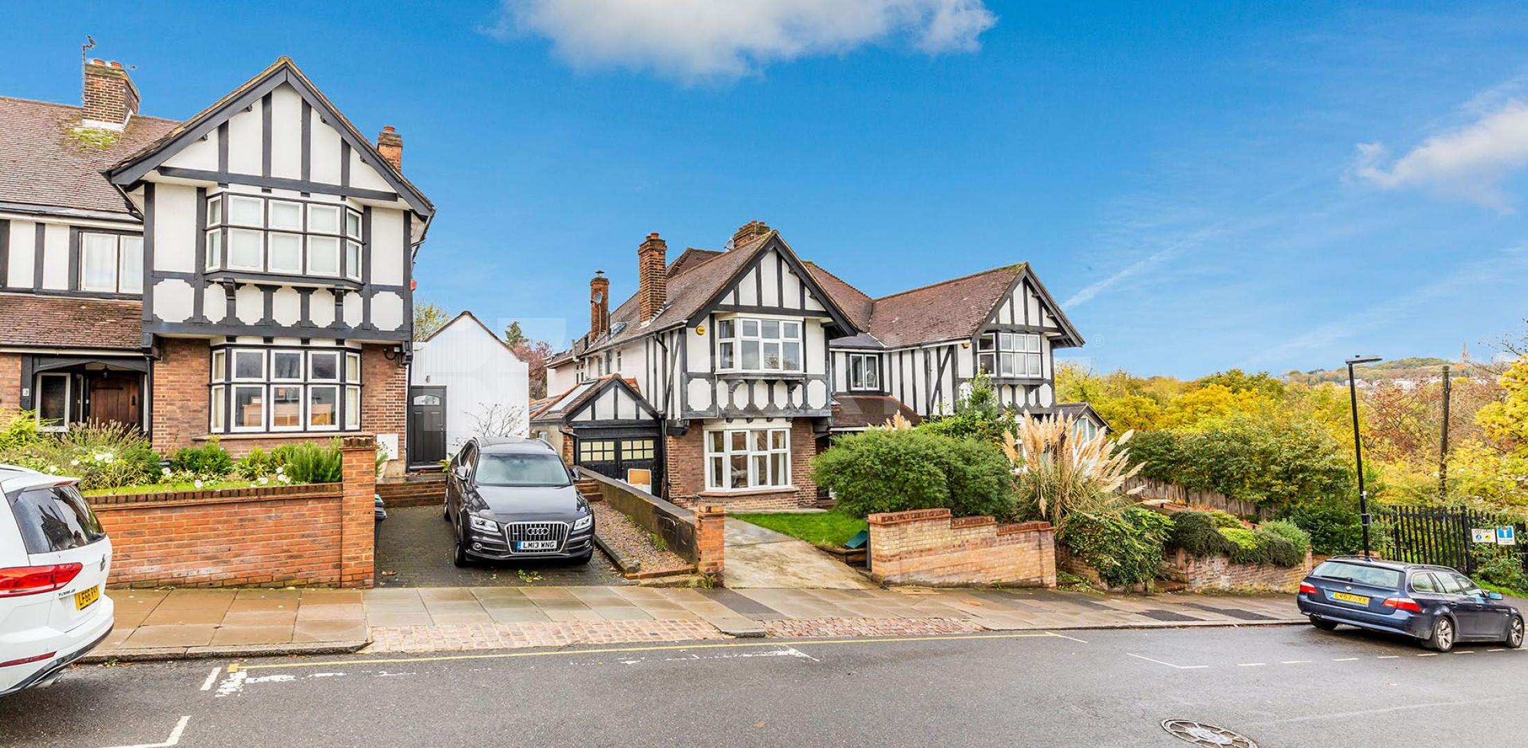 Spacious two bed with some lovely period features including some bills  Montenotte Road, Crouch End / Highgate