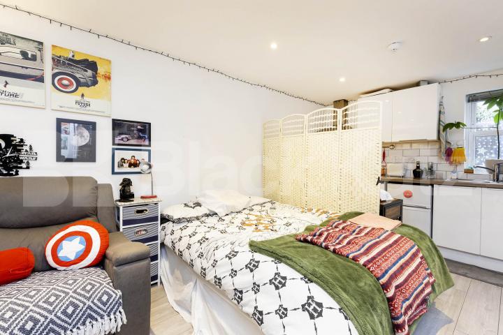 Modern studio set in a beautiful location Kilburn Lane , Queens Park