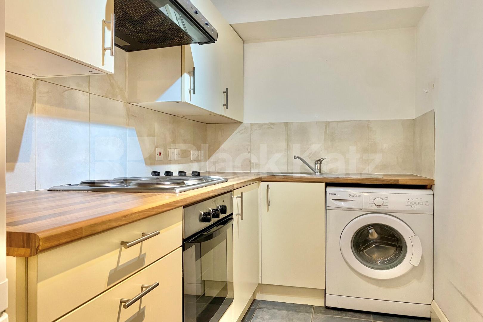 Ground Floor Studio in a gated Mews in Hackney Central Clarence Mews, Hackney Central