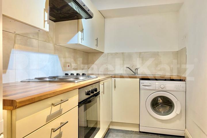 Ground Floor Studio in a gated Mews in Hackney Central Clarence Mews, Hackney Central