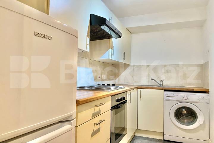 Ground Floor Studio in a gated Mews in Hackney Central Clarence Mews, Hackney Central