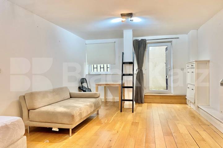 Ground Floor Studio in a gated Mews in Hackney Central Clarence Mews, Hackney Central