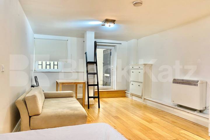 Ground Floor Studio in a gated Mews in Hackney Central Clarence Mews, Hackney Central