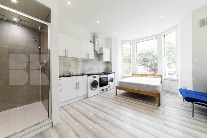 Newly renovated and available now, this spacious furnished studio on Callcott Road, NW6 offers excellent value in a great location Callcott Road, London, NW6 (Council tax, gas and water Included),  London