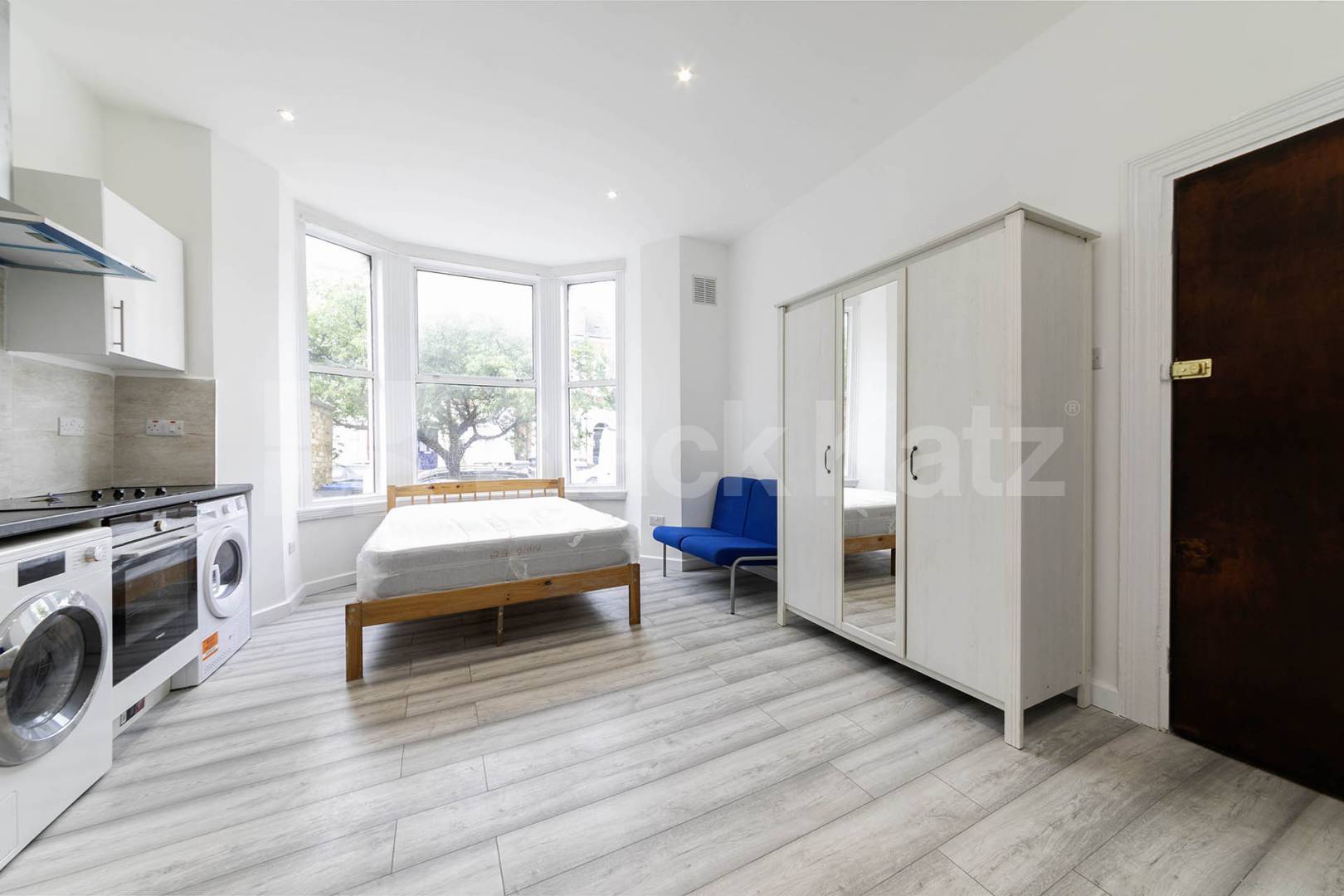 Newly renovated and available now, this spacious furnished studio on Callcott Road, NW6 offers excellent value in a great location Callcott Road, London, NW6 (Council tax, gas and water Included),  London