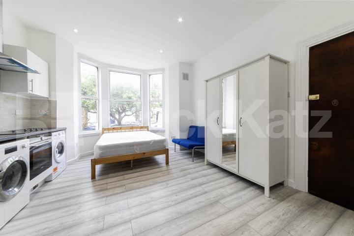 Newly renovated and available now, this spacious furnished studio on Callcott Road, NW6 offers excellent value in a great location Callcott Road, London, NW6 (Council tax, gas and water Included),  London