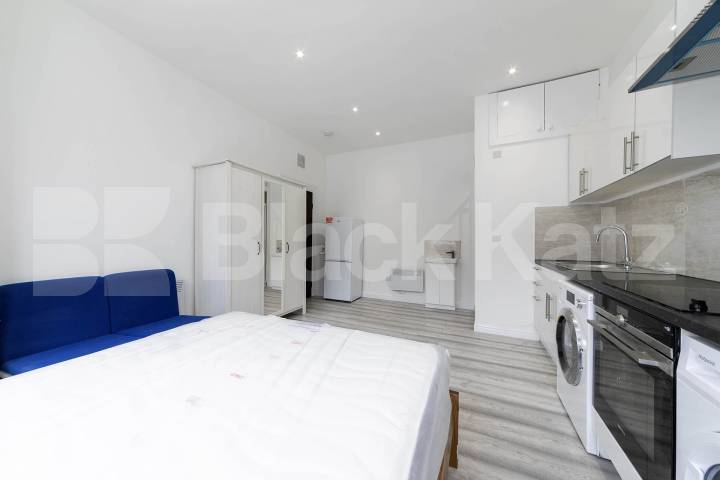 Newly renovated and available now, this spacious furnished studio on Callcott Road, NW6 offers excellent value in a great location Callcott Road, London, NW6 (Council tax, gas and water Included),  London