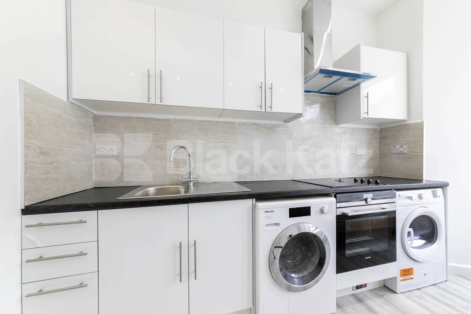 Newly renovated and available now, this spacious furnished studio on Callcott Road, NW6 offers excellent value in a great location Callcott Road, London, NW6 (Council tax, gas and water Included),  London