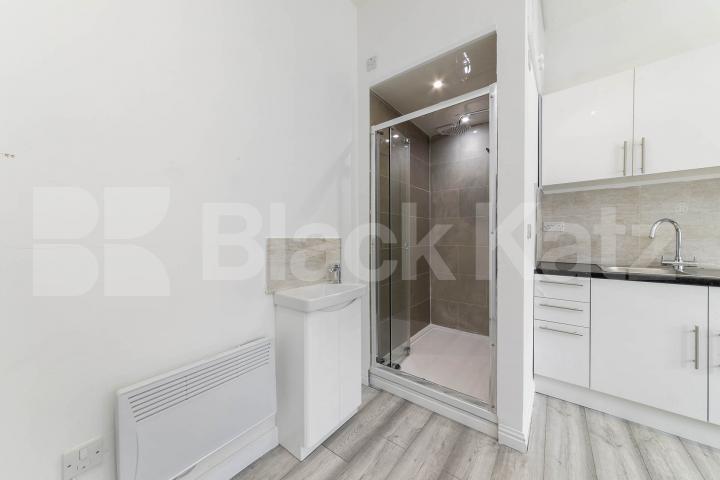 Newly renovated and available now, this spacious furnished studio on Callcott Road, NW6 offers excellent value in a great location Callcott Road, London, NW6 (Council tax, gas and water Included),  London