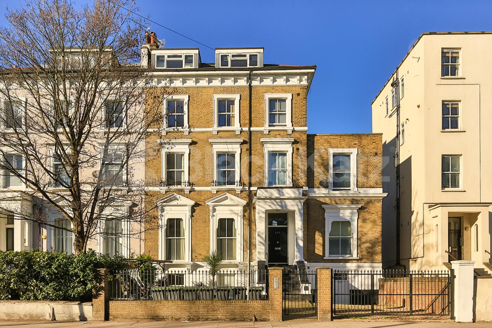 Modern studio located in a gated building with access to a communal garden Camden Road, CAMDEN