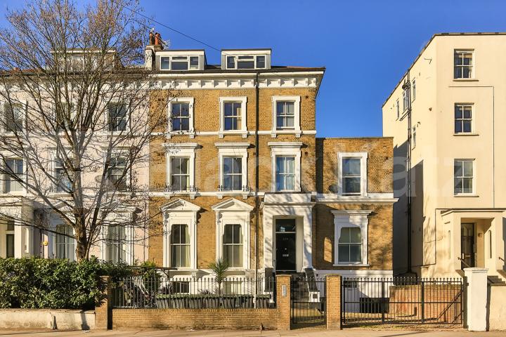 Modern studio located in a gated building with access to a communal garden Camden Road, CAMDEN