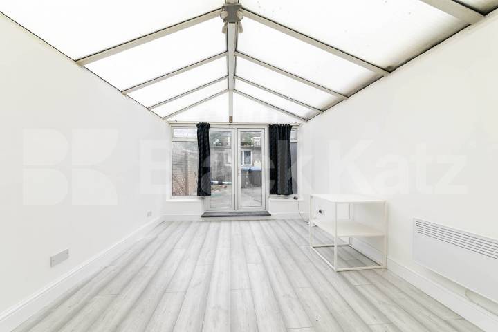 Spacious one-bedroom flat available to rent on Dean Road, NW2 Dean Road, London, NW2,  London