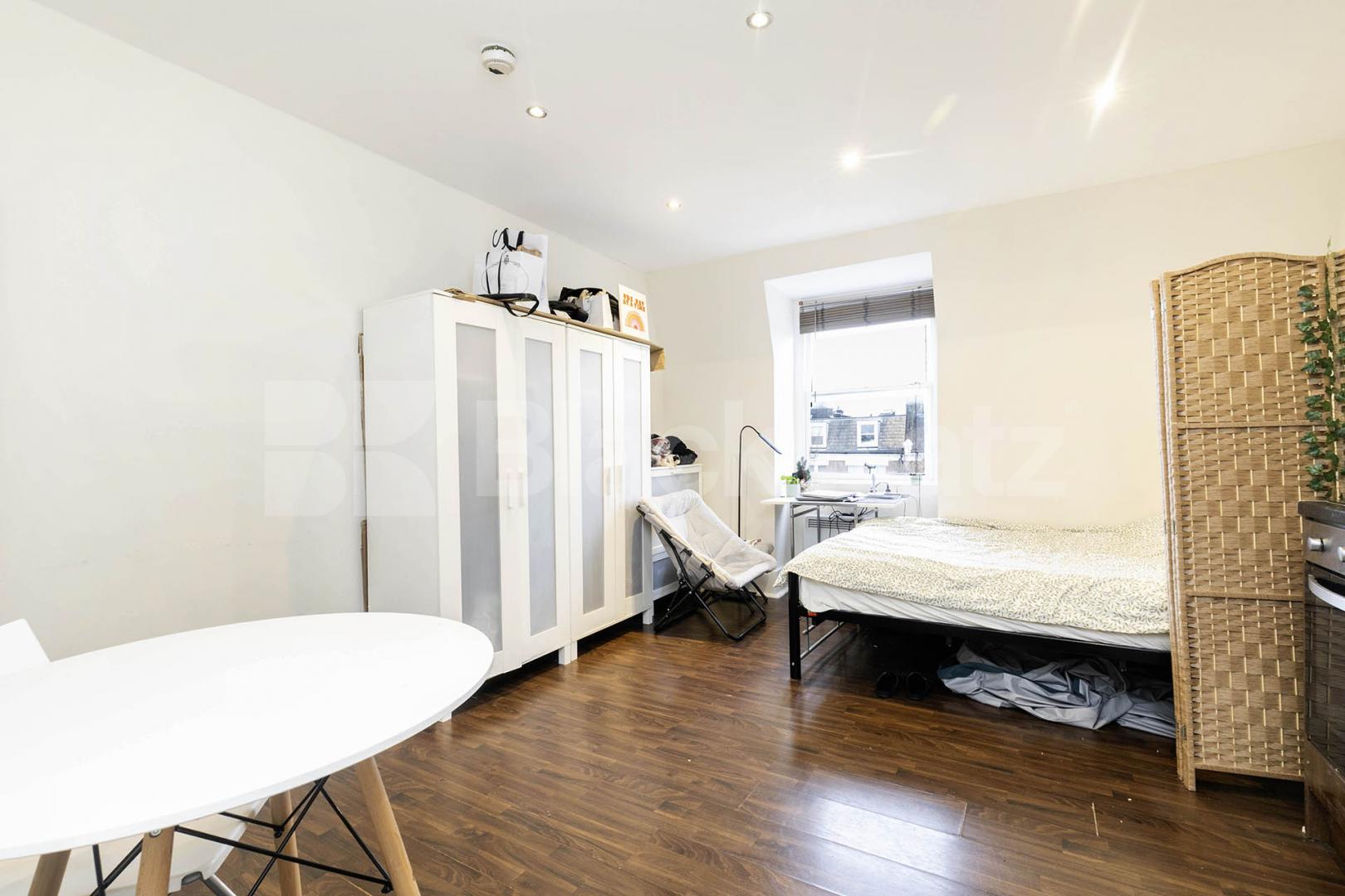This large, bright studio apartment is perfectly situated on Sutherland avenue and the building is on the corner of Warwick Avenue, offering the ideal combination of comfort, style, and convenience in the heart of Maida Vale Sutherland Avenue, London, W9,  London