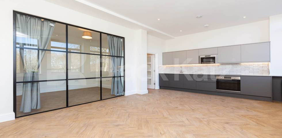 Modern and spacious 1 bedroom over looking Finsbury Park Seven Sisters Road, FINSBURY PARK