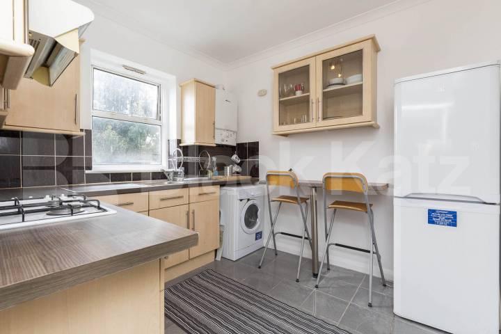  2 bedroom property close to amenities and dalston overground Dalston Lane, Dalston