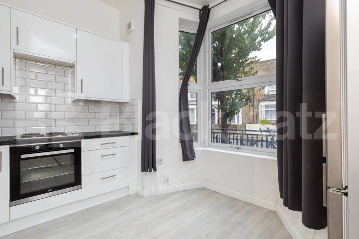 Split level 2 bedroom property property with kitchen diner and patio garden Foulden Road, Stoke Newington