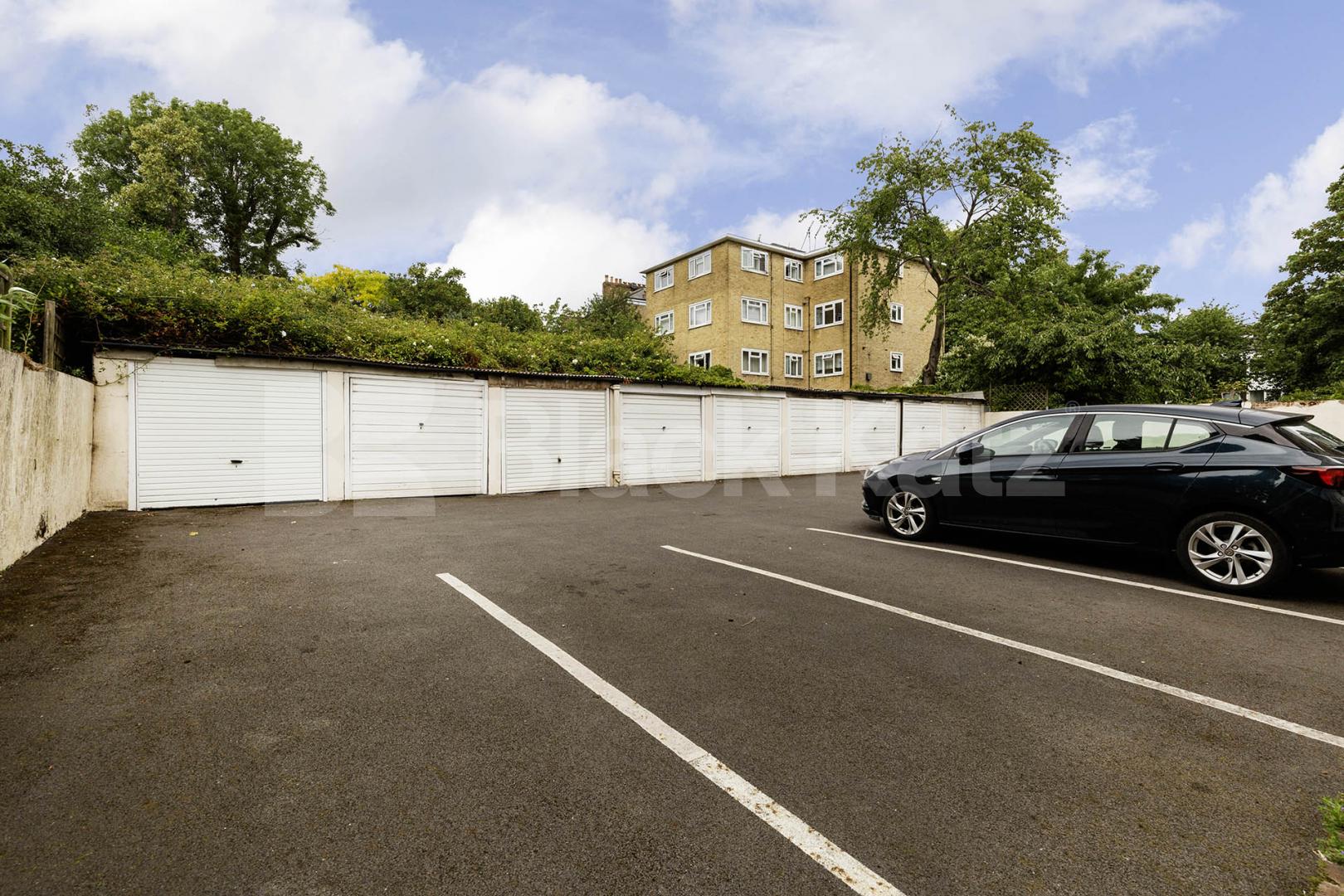 Spacious 1 Bed Flat N7 | Parking, Quiet Aspect & High Ceilings Camden Road, Camden Borders 
