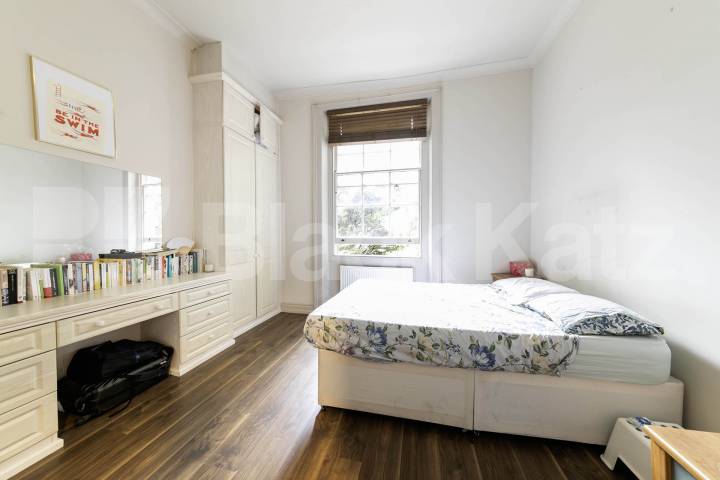 A well-presented, fully furnished one-bedroom apartment situated on the popular Belsize Road, NW6.The property comprises a bright and spacious reception room, a separate fully fitted kitchen, a generously sized double bedroom featuring large built-in Belsize Road, London, NW6,  London