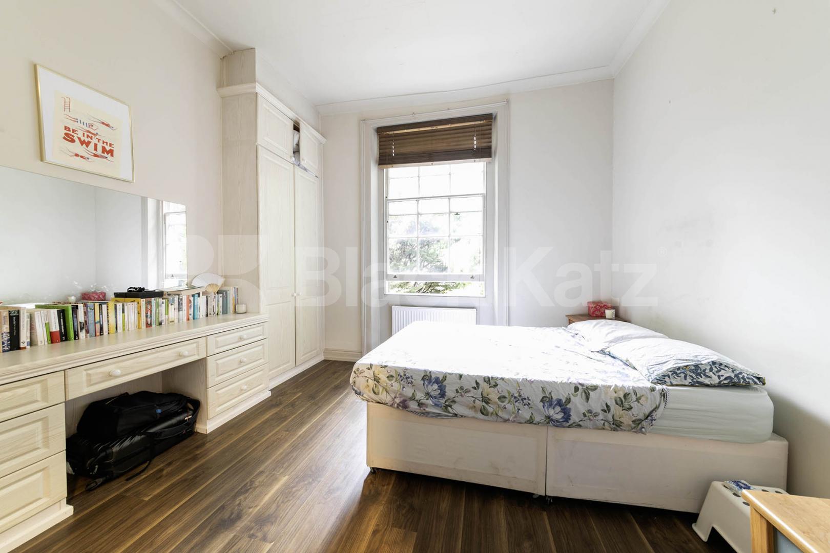 A well-presented, fully furnished one-bedroom apartment situated on the popular Belsize Road, NW6.The property comprises a bright and spacious reception room, a separate fully fitted kitchen, a generously sized double bedroom featuring large built-in Belsize Road, London, NW6,  London