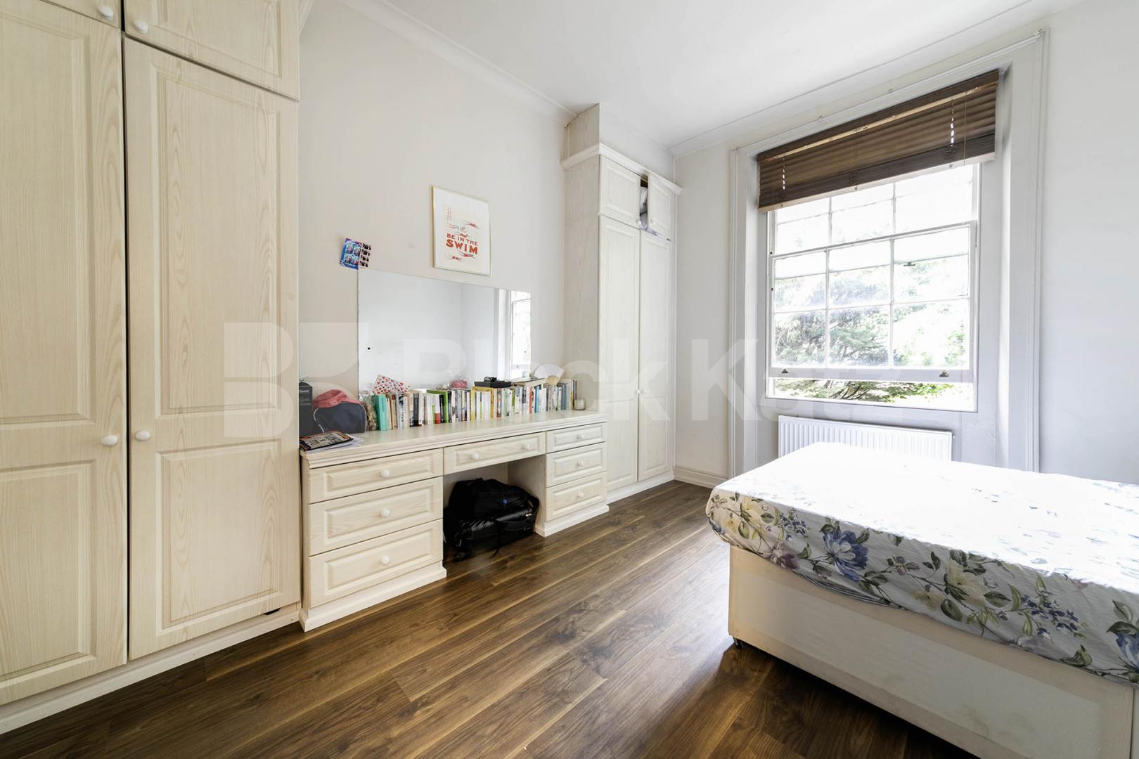 A well-presented, fully furnished one-bedroom apartment situated on the popular Belsize Road, NW6.The property comprises a bright and spacious reception room, a separate fully fitted kitchen, a generously sized double bedroom featuring large built-in Belsize Road, London, NW6,  London