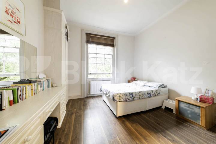 A well-presented, fully furnished one-bedroom apartment situated on the popular Belsize Road, NW6.The property comprises a bright and spacious reception room, a separate fully fitted kitchen, a generously sized double bedroom featuring large built-in Belsize Road, London, NW6,  London