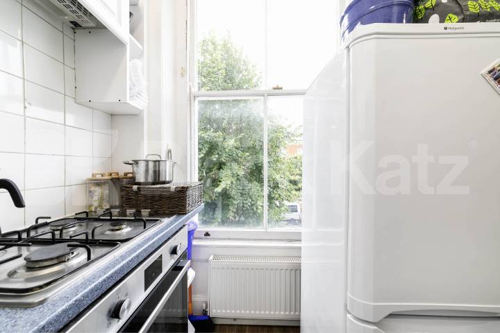 A well-presented, fully furnished one-bedroom apartment situated on the popular Belsize Road, NW6.The property comprises a bright and spacious reception room, a separate fully fitted kitchen, a generously sized double bedroom featuring large built-in Belsize Road, London, NW6,  London