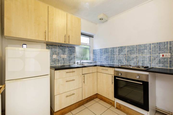 Council Tax ,Gas and Water included Willesden Lane, Kilburn, NW2 (Gas, Heating and Water Included),  London