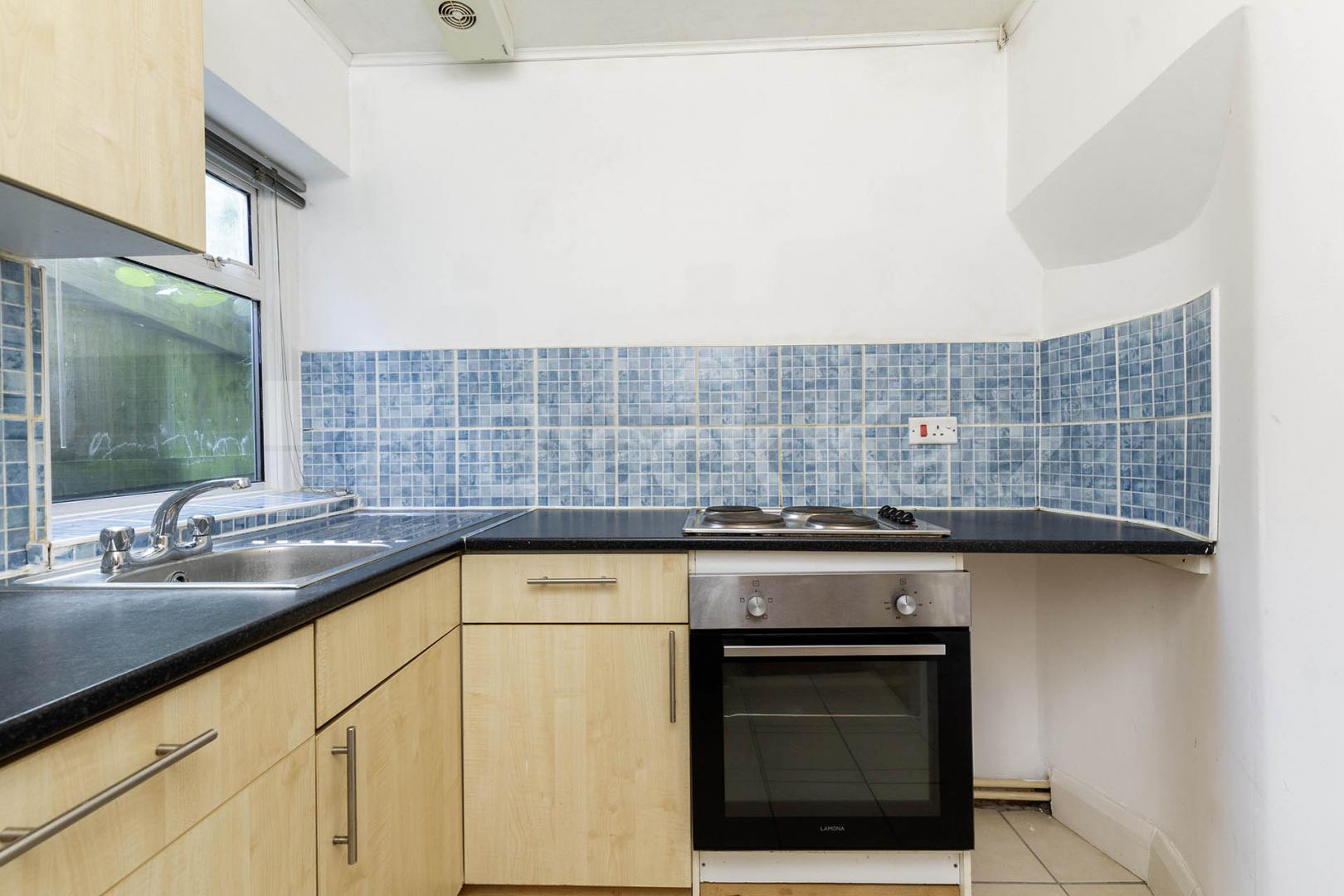 Council Tax ,Gas and Water included Willesden Lane, Kilburn, NW2 (Gas, Heating and Water Included),  London