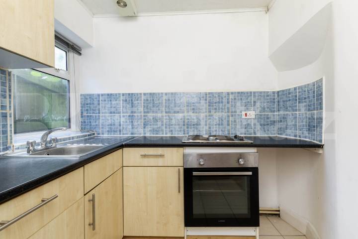 Council Tax ,Gas and Water included Willesden Lane, Kilburn, NW2 (Gas, Heating and Water Included),  London