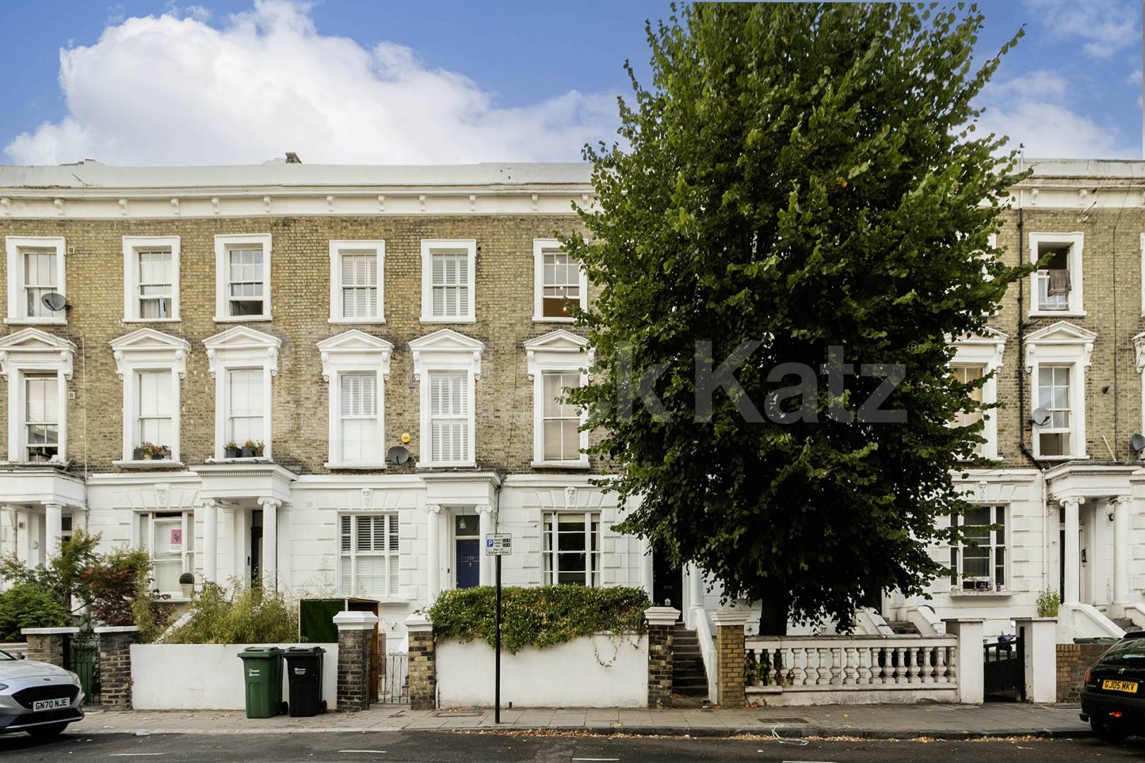 A well-presented, fully furnished one-bedroom apartment situated on the popular Belsize Road, NW6.The property comprises a bright and spacious reception room, a separate fully fitted kitchen, a generously sized double bedroom featuring large built-in Belsize Road, London, NW6,  London