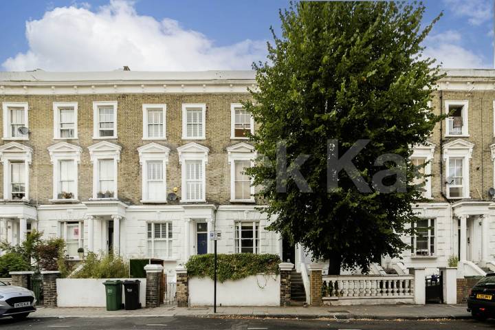 A well-presented, fully furnished one-bedroom apartment situated on the popular Belsize Road, NW6.The property comprises a bright and spacious reception room, a separate fully fitted kitchen, a generously sized double bedroom featuring large built-in Belsize Road, London, NW6,  London