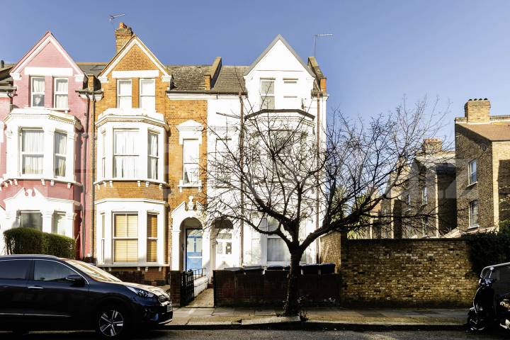 COUNCIL TAX, GAS and WATER INCLUDED Black Katz are pleased to offer for rent this newly refurbished studio flat on the ground floor of a period conversion in the Kilburn / Queens Park area Callcott Road, Kilburn, NW6 (council tax, gas and water inlcuded),  London