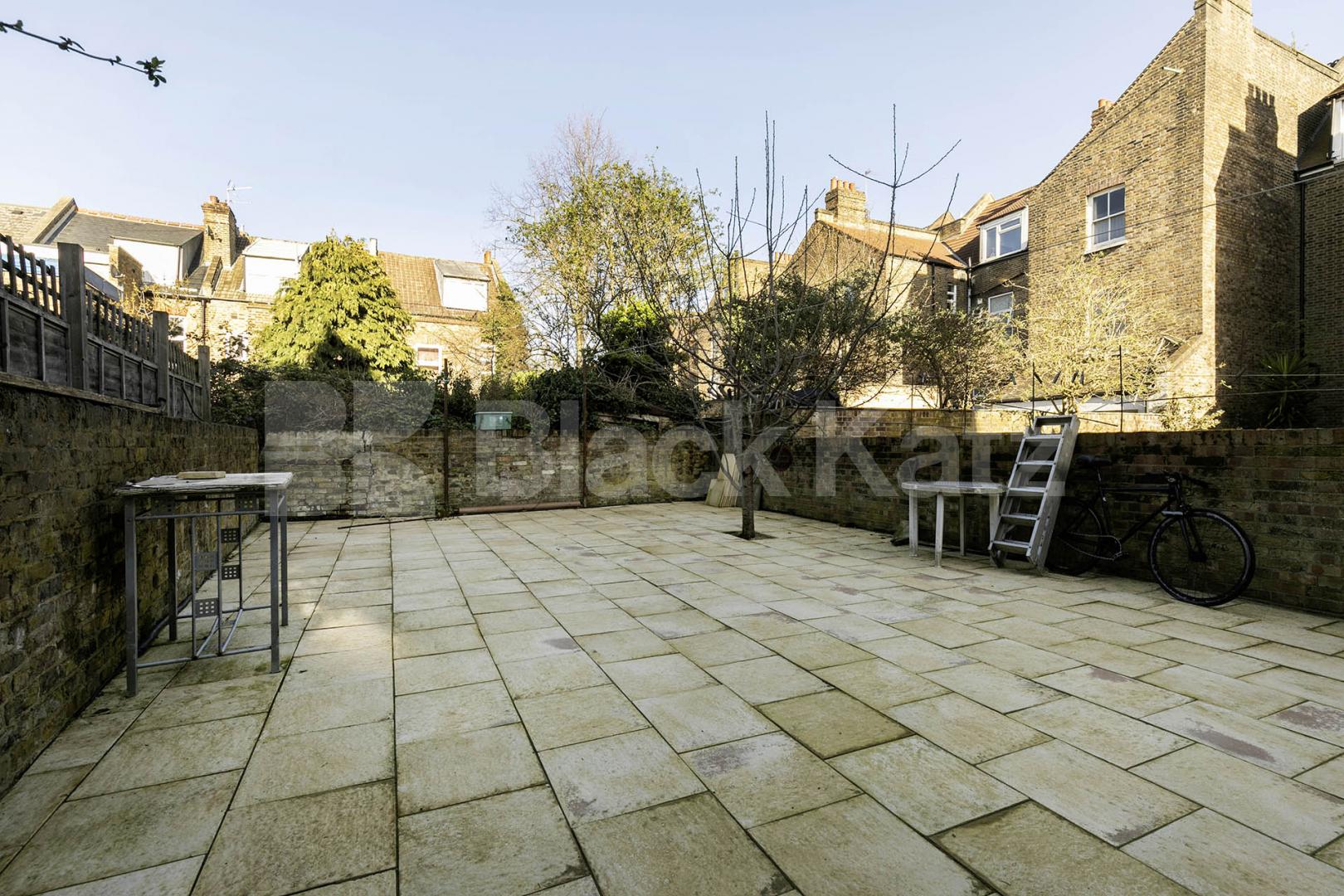 COUNCIL TAX, GAS and WATER INCLUDED Black Katz are pleased to offer for rent this newly refurbished studio flat on the ground floor of a period conversion in the Kilburn / Queens Park area Callcott Road, Kilburn, NW6 (council tax, gas and water inlcuded),  London