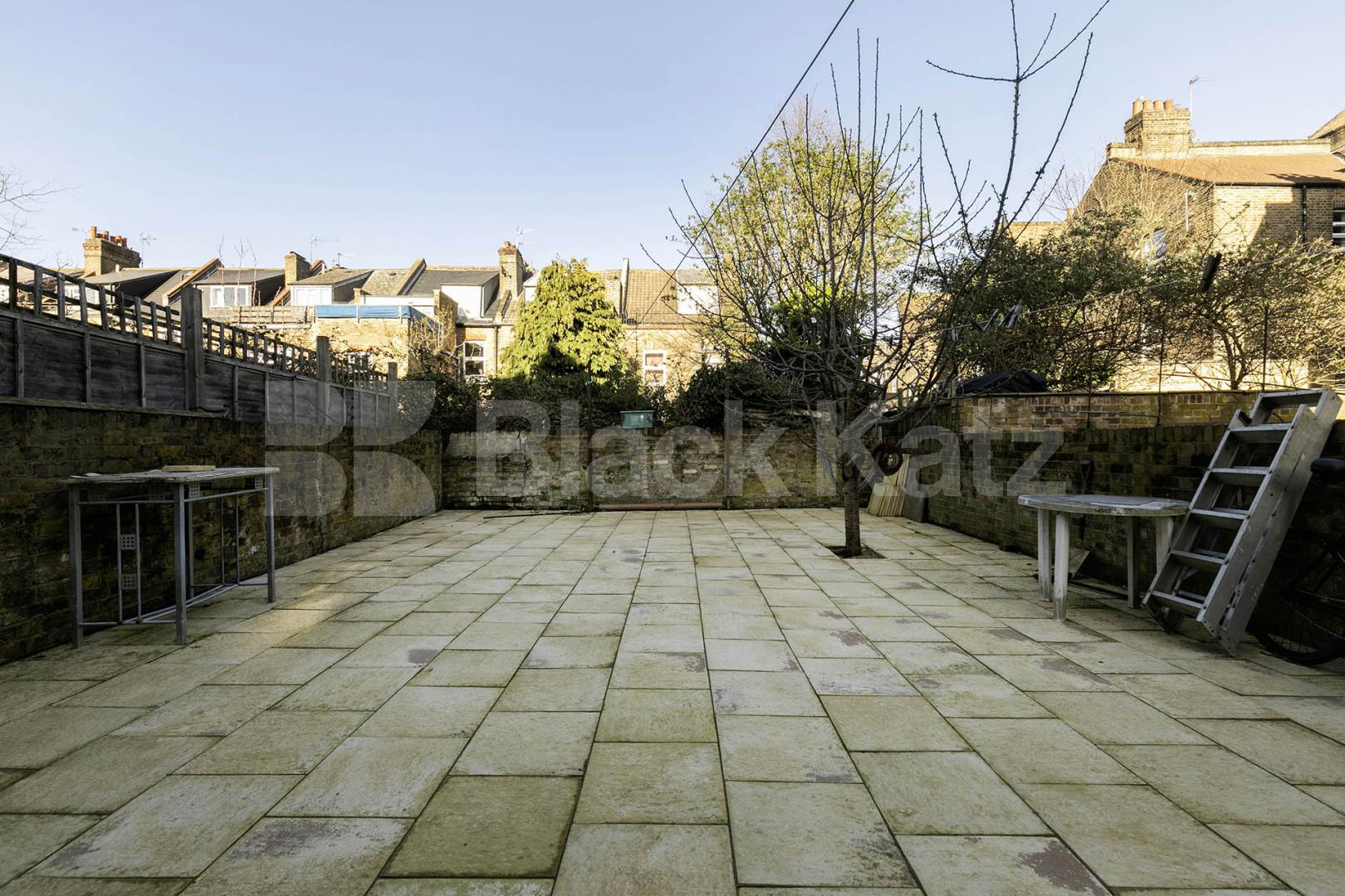 COUNCIL TAX, GAS and WATER INCLUDED Black Katz are pleased to offer for rent this newly refurbished studio flat on the ground floor of a period conversion in the Kilburn / Queens Park area Callcott Road, Kilburn, NW6 (council tax, gas and water inlcuded),  London